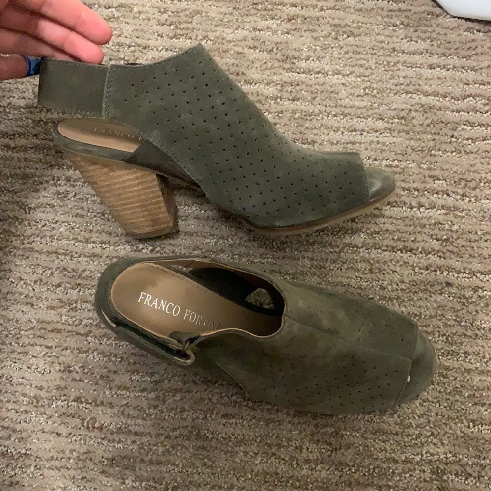 Peep toe heels EUC